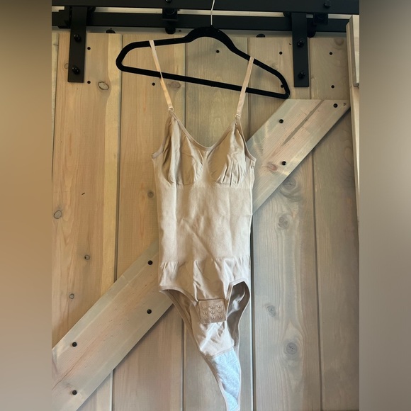 NWT Viral Influencer Hey Shape Compression Bodysuit - Picture 1 of 6